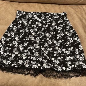 Floral high waist lace shorts